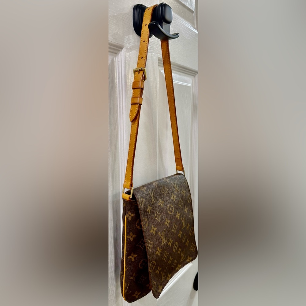 Authentic Louis Vuitton Musette Salsa Short Shoulder Bag - Picture 3 of 12